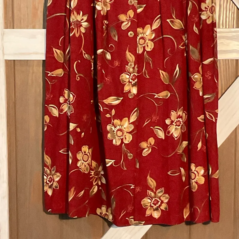 Napa Valley Floral Brick Red Skirt, Button Front. Waist 18.5” SIZE EST. 18 - Image 3