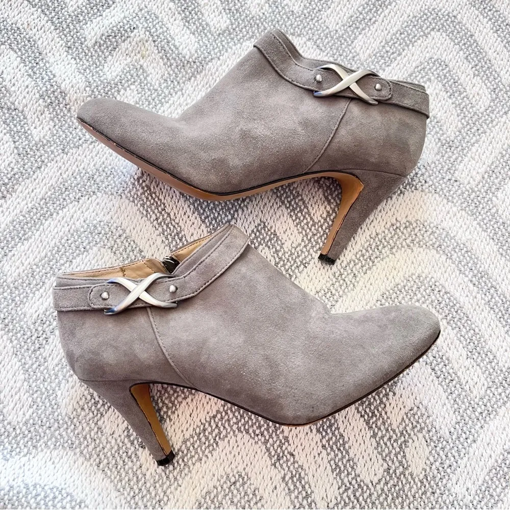 VINCE CAMUTO Venida Gray Suede Leather Heeled Ankle Booties 6 M - Image 3