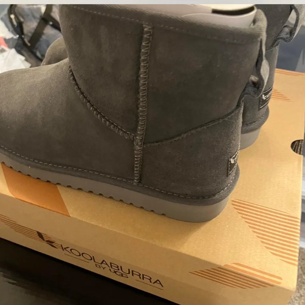 Ugg kookaburra new with box size 9 - Image 3