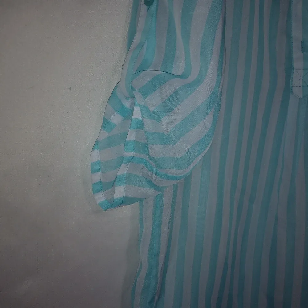Mix & Co. M Aqua White Stripe Sheer Top Blue Size M - Image 3
