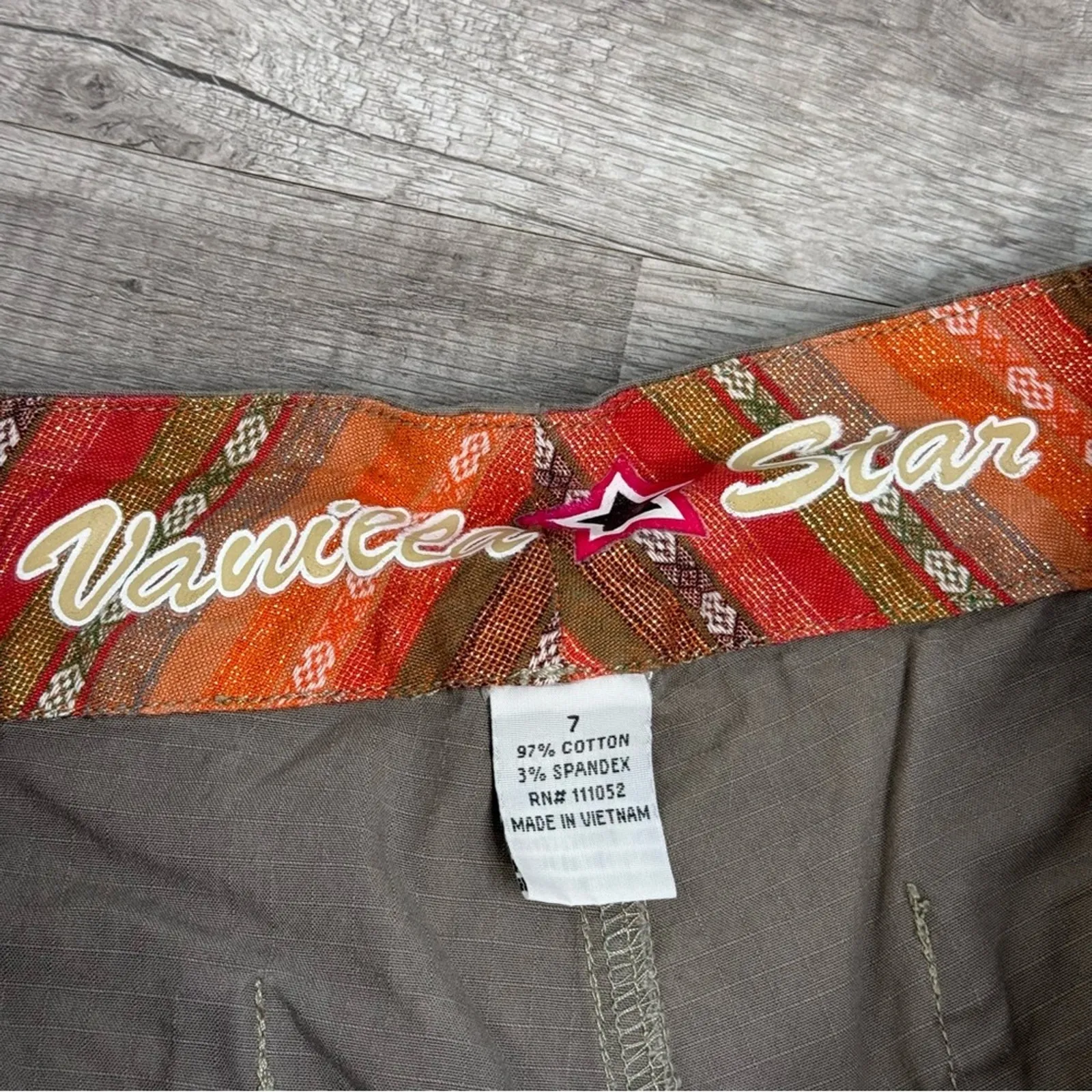 Printed Shorts Size 7 Y2K Skater Style Utility Pocket Button Detail Gray - Image 4