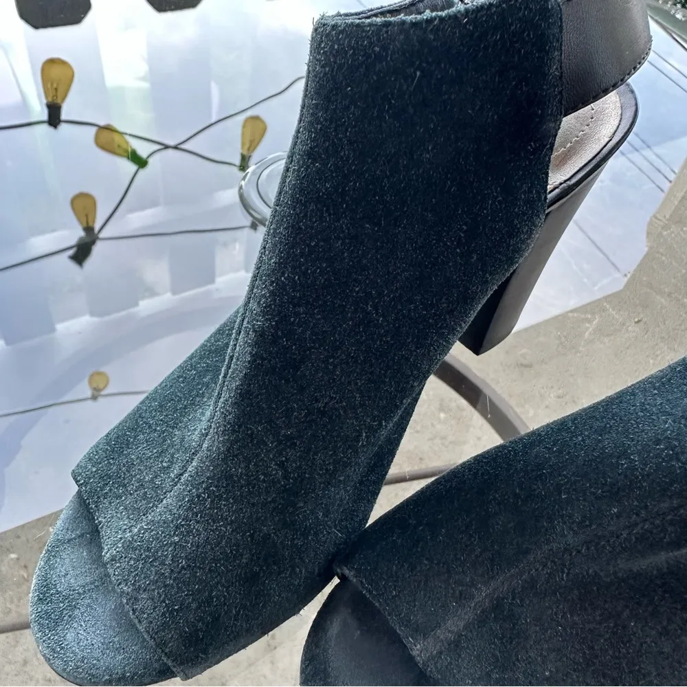 Tahari Margaret Suede Peep Toe Chunky Heel Buckle Strap Sandal in Black Size 6.5 - Image 11