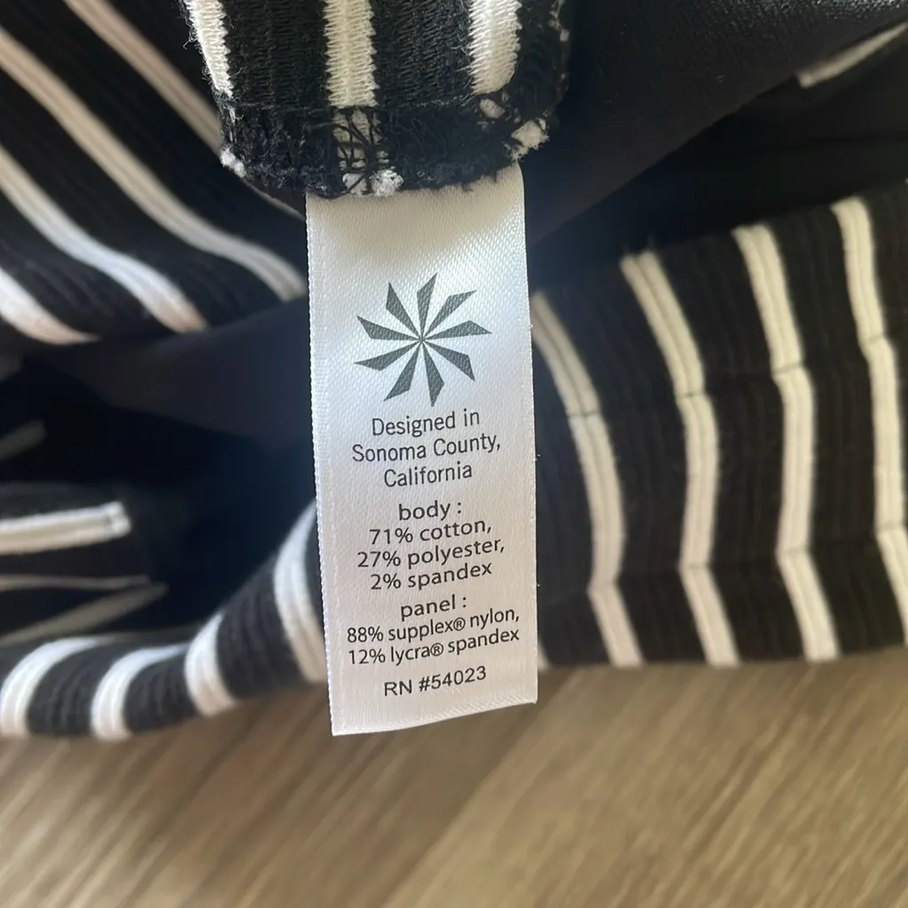 Athleta Women's Stripe Black and White Dress Stretch Athletic XS Slimming Modest - Image 10