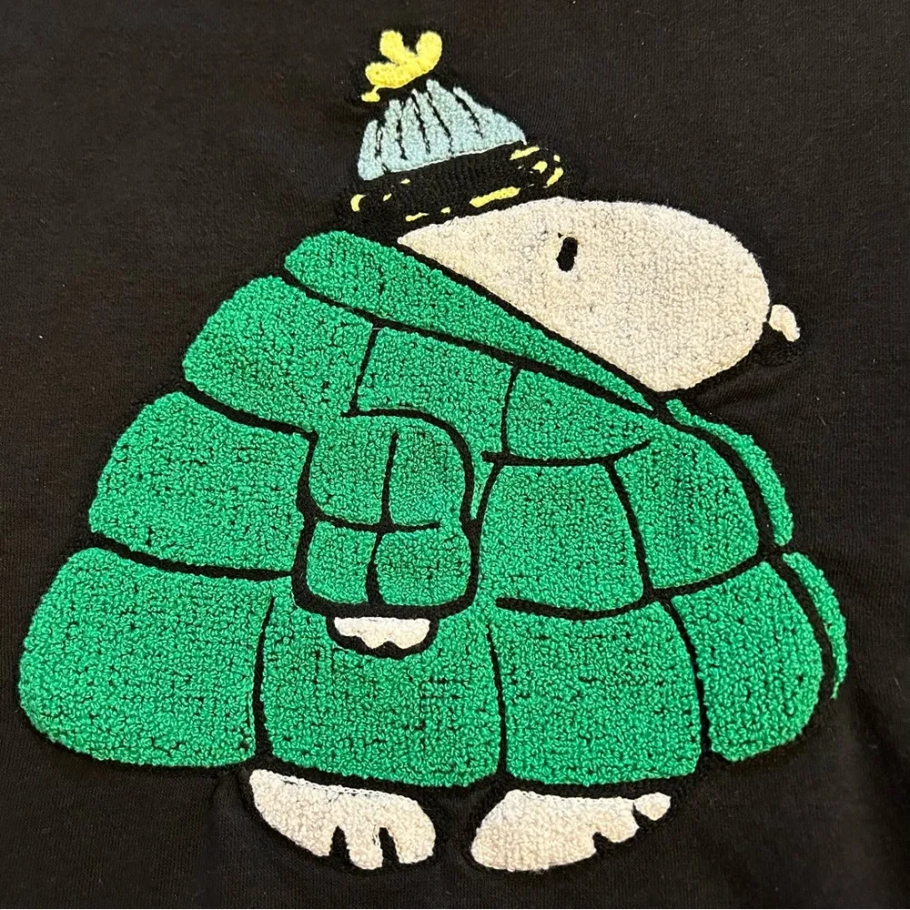 Snoopy Puffer Coat Crewneck Sweatshirt Peanuts Snow Graphic Fleece Black Small - Image 5