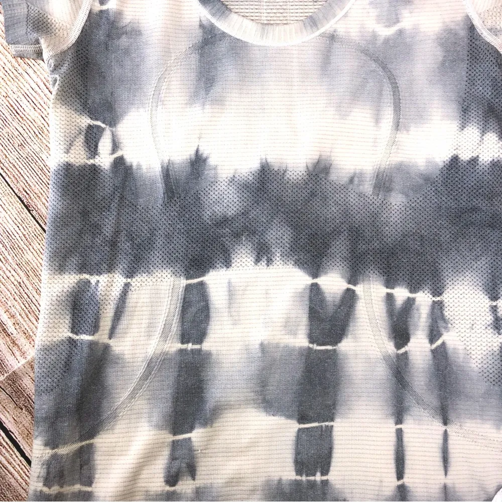 Lululemon Swiftly Tech Blue Tie Dye Short Sleeve T Shirt Size 6 - Image 6