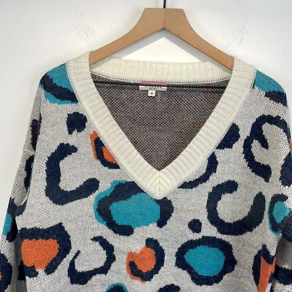 Andree by Unit colorful printed V Neck Sweater size Medium - Image 4
