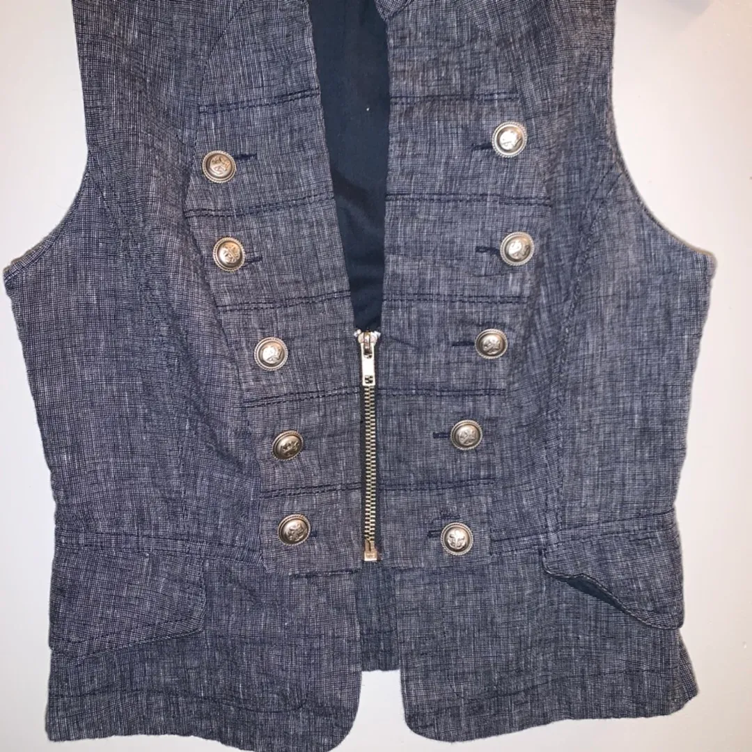 Timing FINAL SALE ‼️Vest🌸 - Image 3