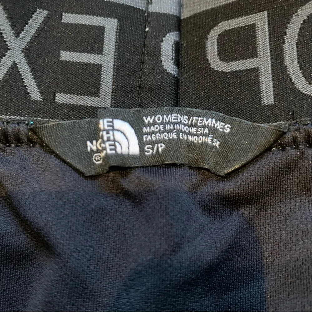 THE NORTH FACE Black Activewear Shorts size small - Image 4