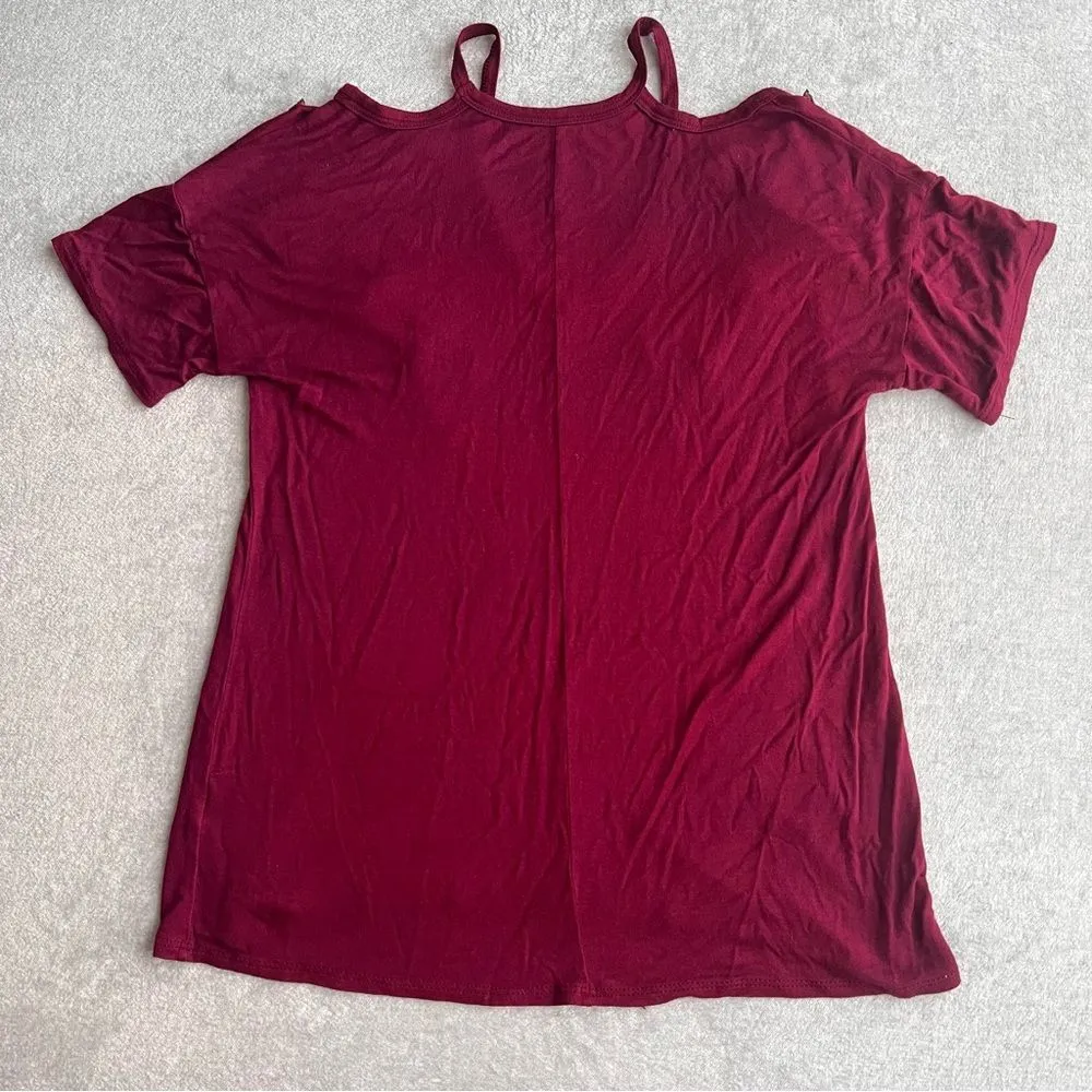 Francesca’s Floral Appliqué Cutout Top Red Size XS - Image 2