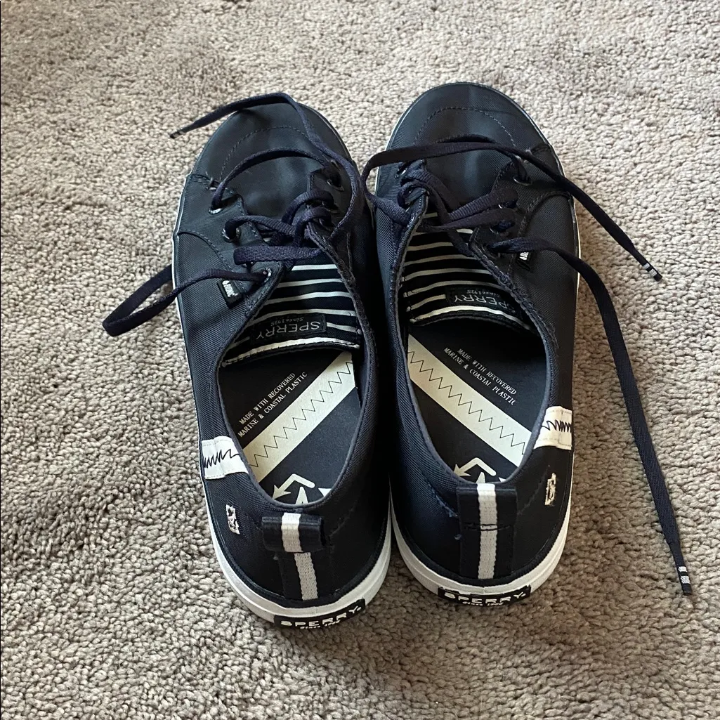 Sperry Shoes SIZE 8 - Image 2