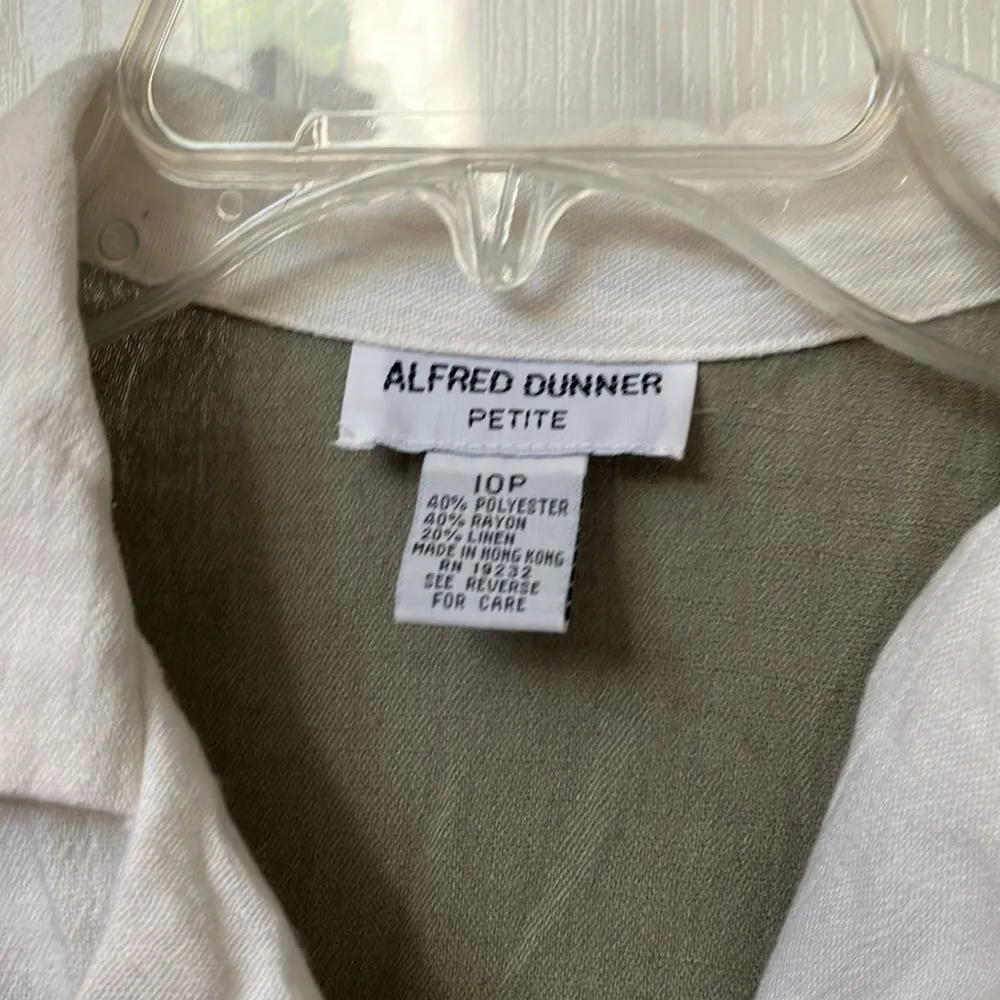 FINAL MARKDOWN Alfred Dunner blouse one piece two piece look 10 petite - Image 3