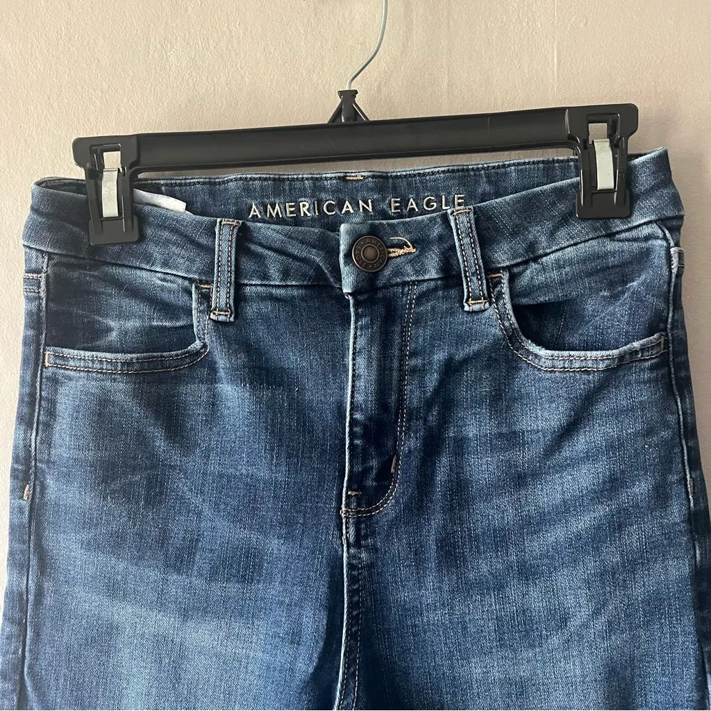 American Eagle Medium Wash Curvy Hi Rise Jeggings Size 4 Long - Image 2