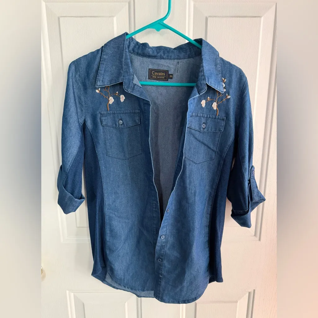 CAVALINI Blouse Denim Button Down Floral Embroidered =SIZE M= NWOT Blue Stretch - Image 5