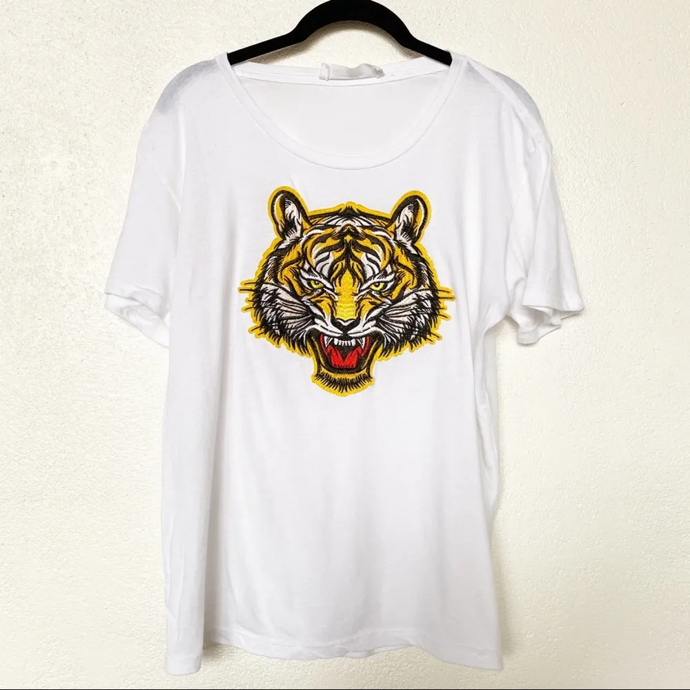 LF Stores Emma & Sam Tiger Patch Graphic Tee Size Small - Image 2