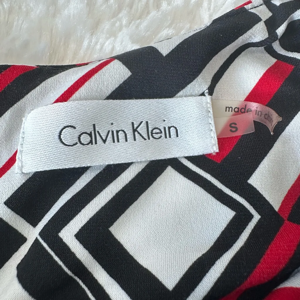 Calvin Klein Geometric Sleeveless Blouse - Black, White, Red - Image 2