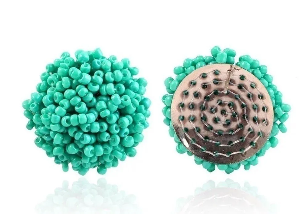 BEADED stud earrings. Green. NWT Green - Image 2
