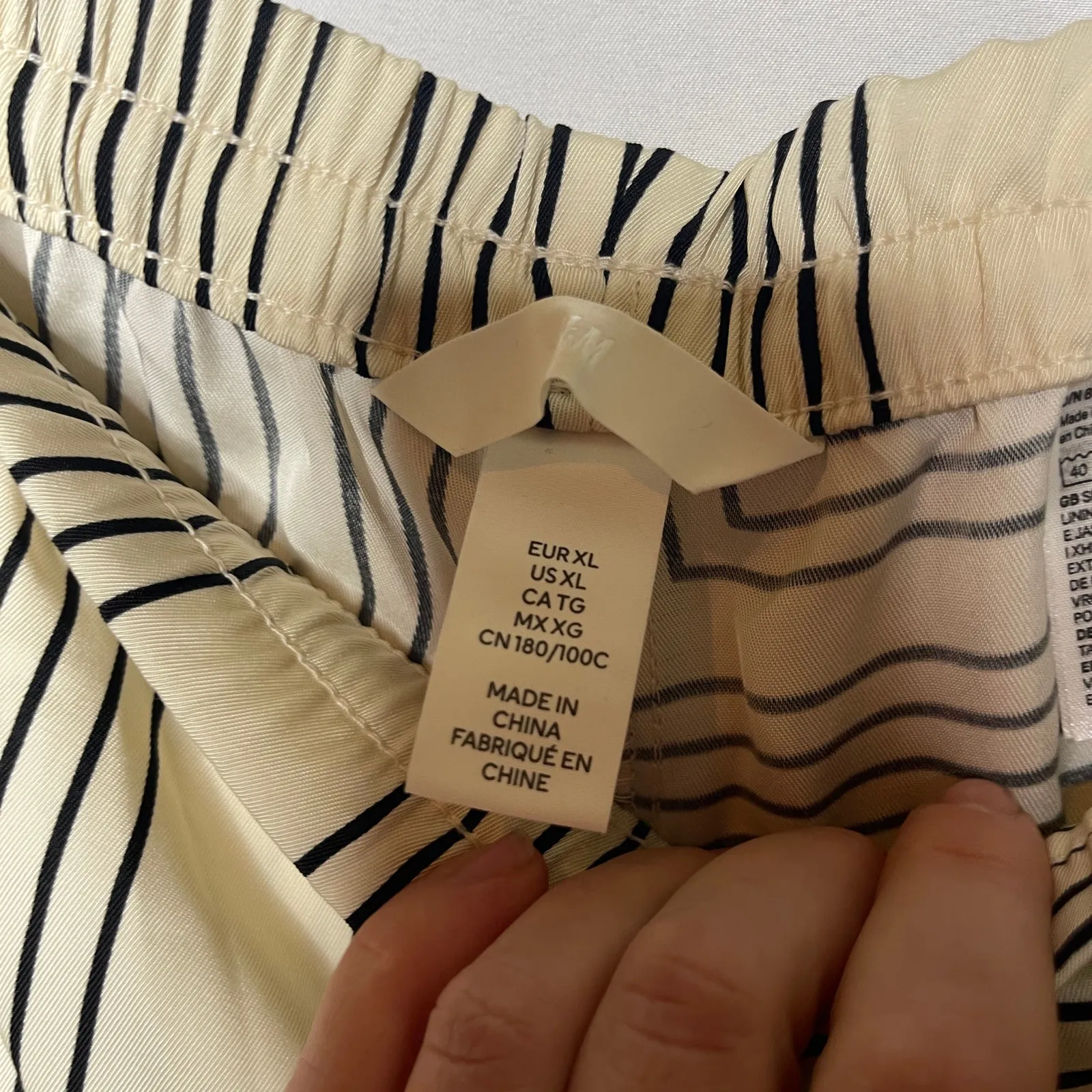 H&M WIDE-CUT PULL-ON PANTS in cream and pattern sz XL - Image 6