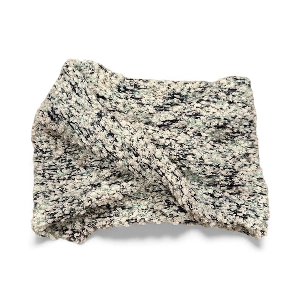 NY&CO Cozy SILVER METALLIC THREADING Thoughout Knit Infinity Scarf White - Image 2