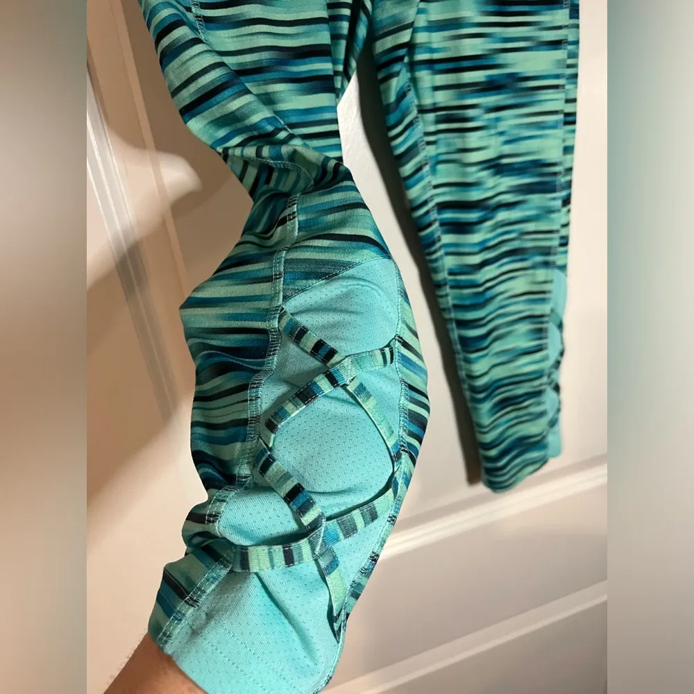 Champion 2 Piece Set Women’s TealCapri Leggings and Short Sleeve Top Size Large - Image 10