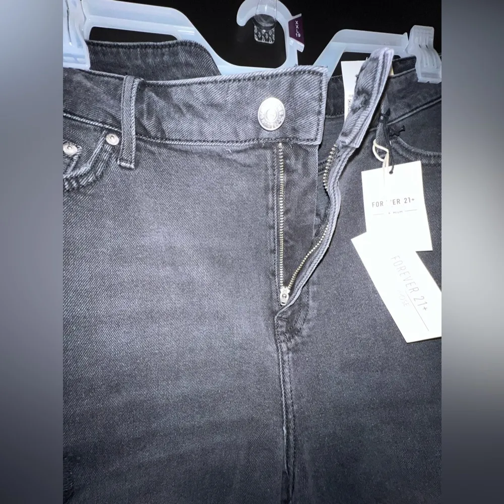 NWT  Premium Plus Frayed Distressed Black Jean Bermuda Shorts Size 18 - Image 4