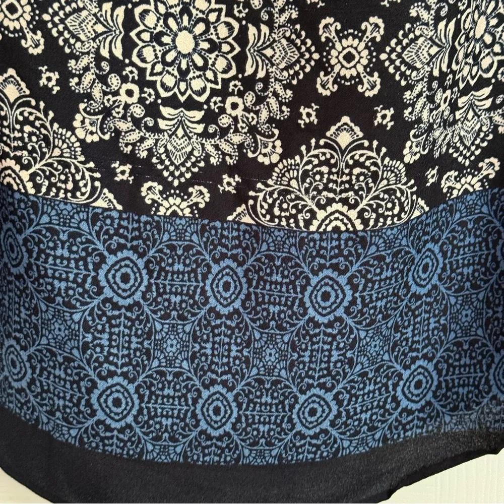 Iz Byer Navy and Cream Patterned Cold‎ shoulder summer Blouse size L polyester - Image 7