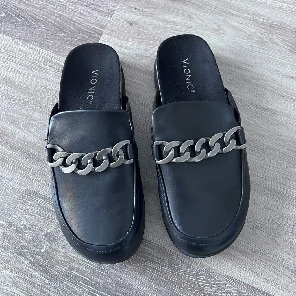 Vionic georgie leather loafer mules w/ chain detail - Image 2