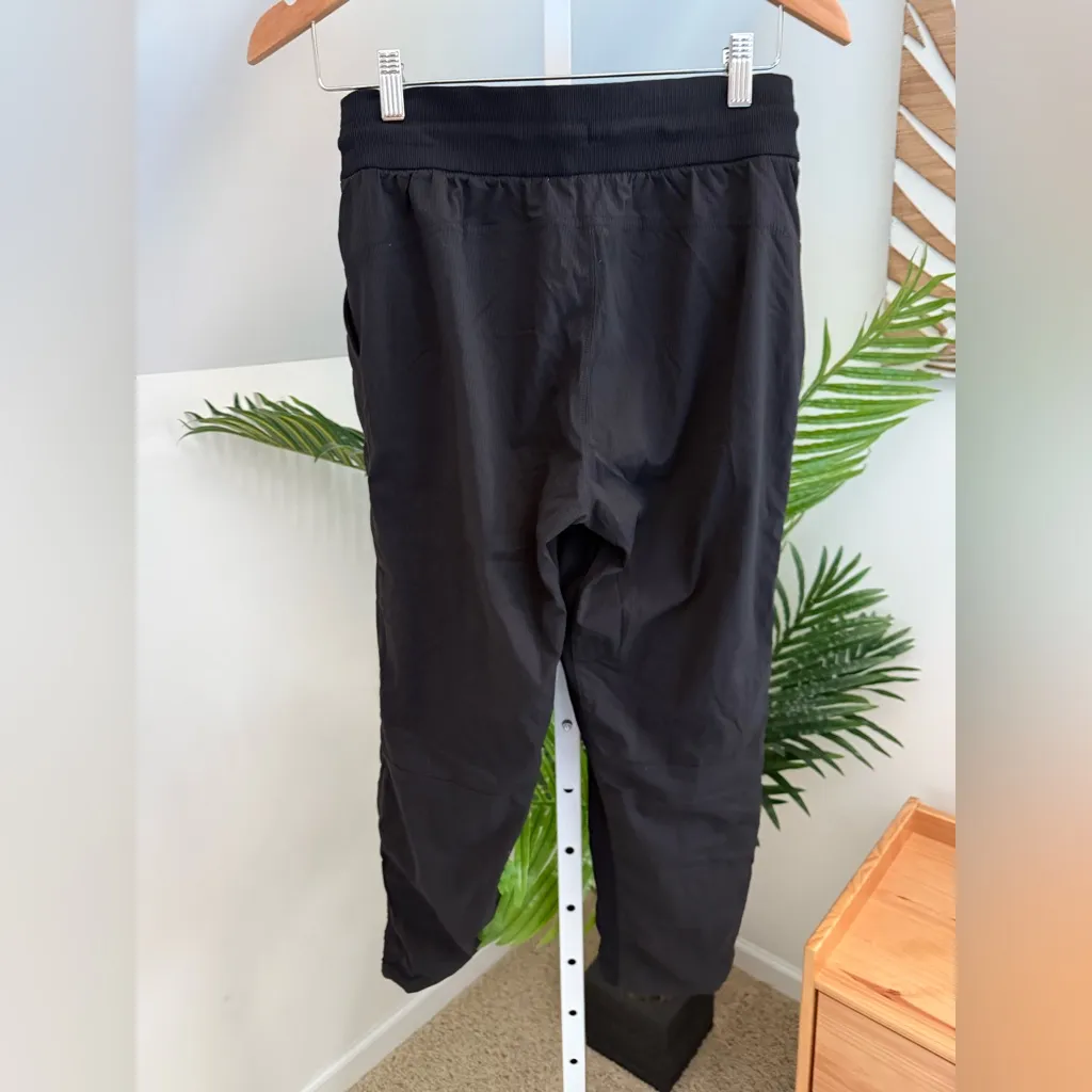 Lululemon Beyond the Studio Black Crop Size‎ 6 - Image 4