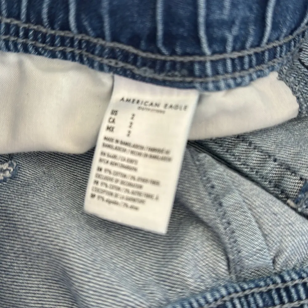 American Eagle High Waisted Ruffle Hem Denim Mom Shorts Size 2 - Image 14