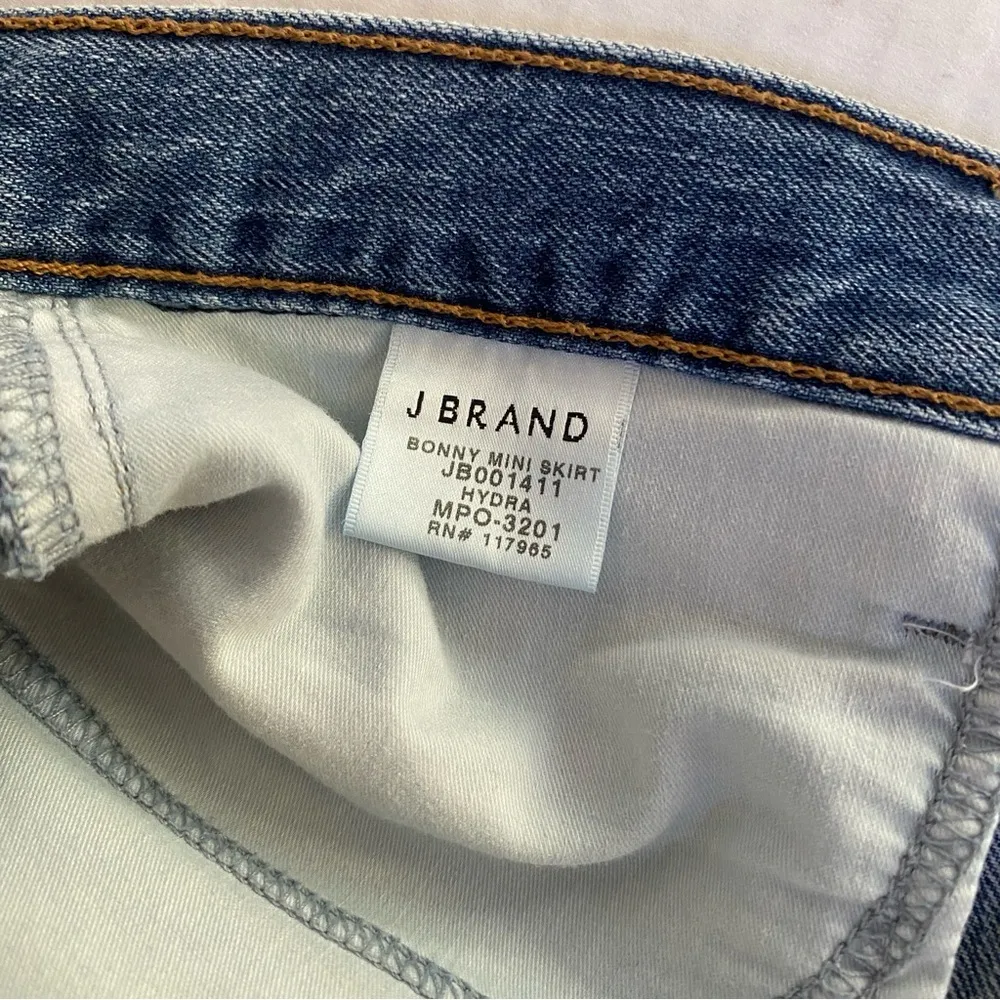 J Brand Denim Jean Bonny Mini Skirt in Hydra wash
Size 28 - Image 8