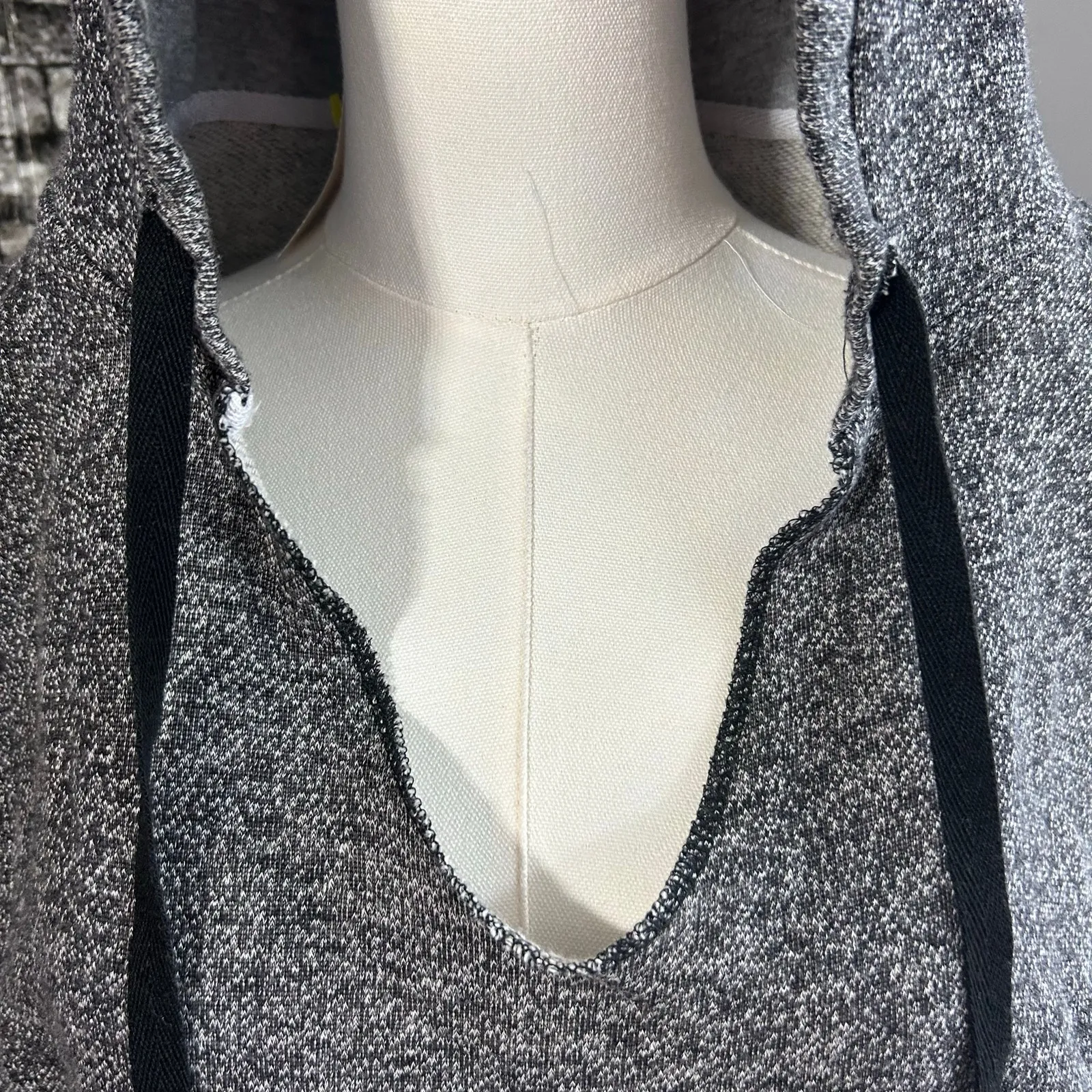 Soft Knit Sleeveless Hoodie XL Front Pocket Black Variegated Boho Punk Retro - Image 3