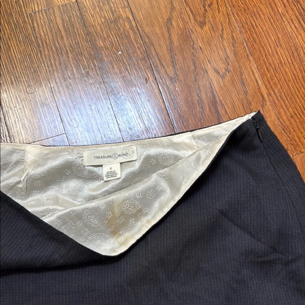 Treasure and bond size 6 like new Black subtle pin stripe Mini Pencil Skirt - Image 3