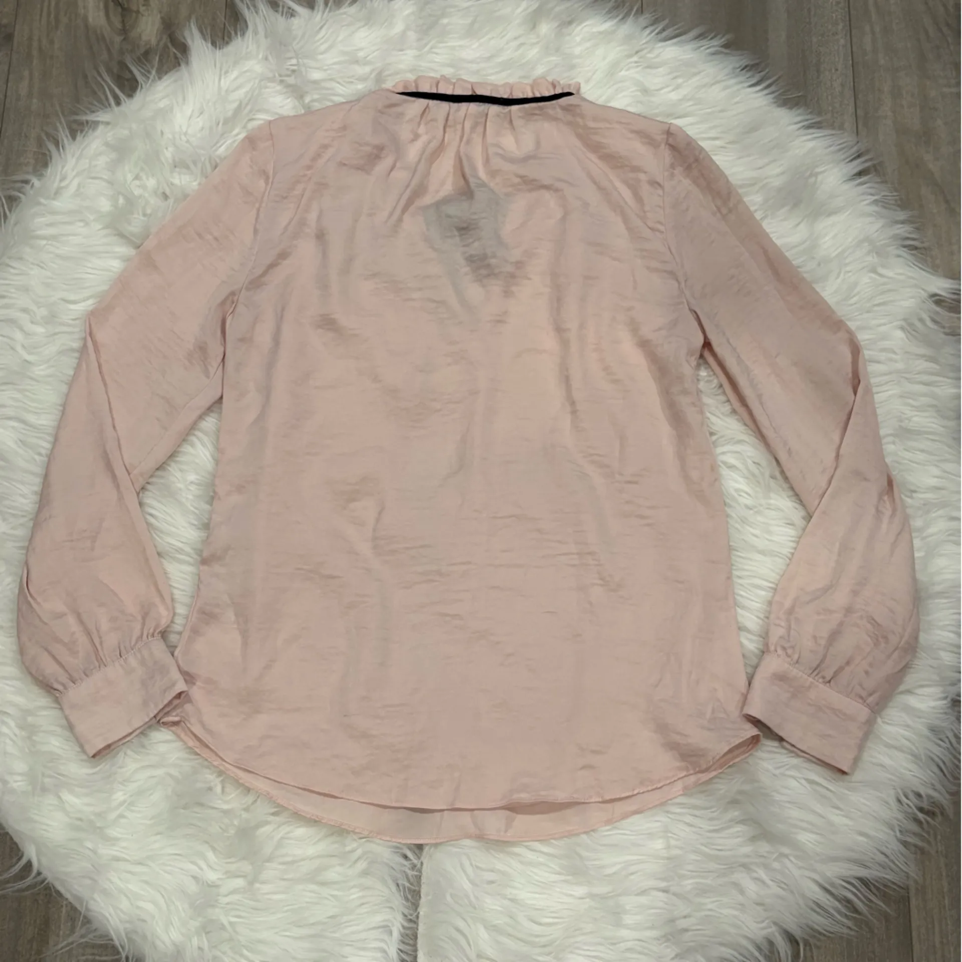 White House Black Market Blush Blouse with Black Ribbon Size XS - Image 2