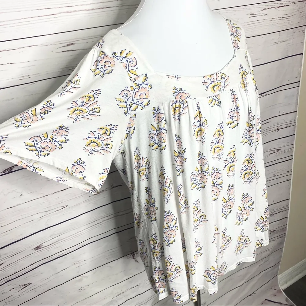 Lucky Brand Square Neck Flutter Sleeve Floral Top Size Medium White Pink Blue - Image 3