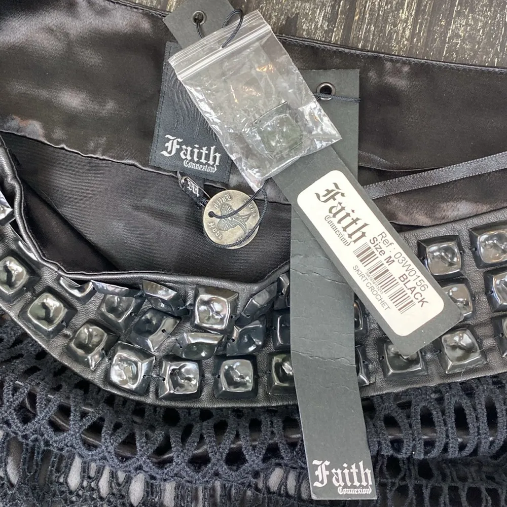 Faith Connexion Black Crochet Metal Waist Micro Mini Skirt NEW M Size M - Image 4