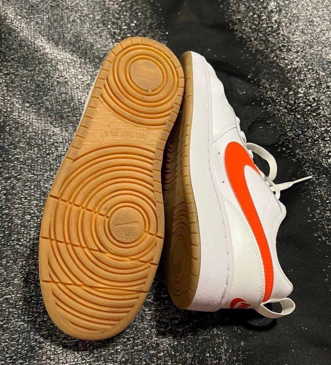 women sz8  lowtop tennis - Image 7