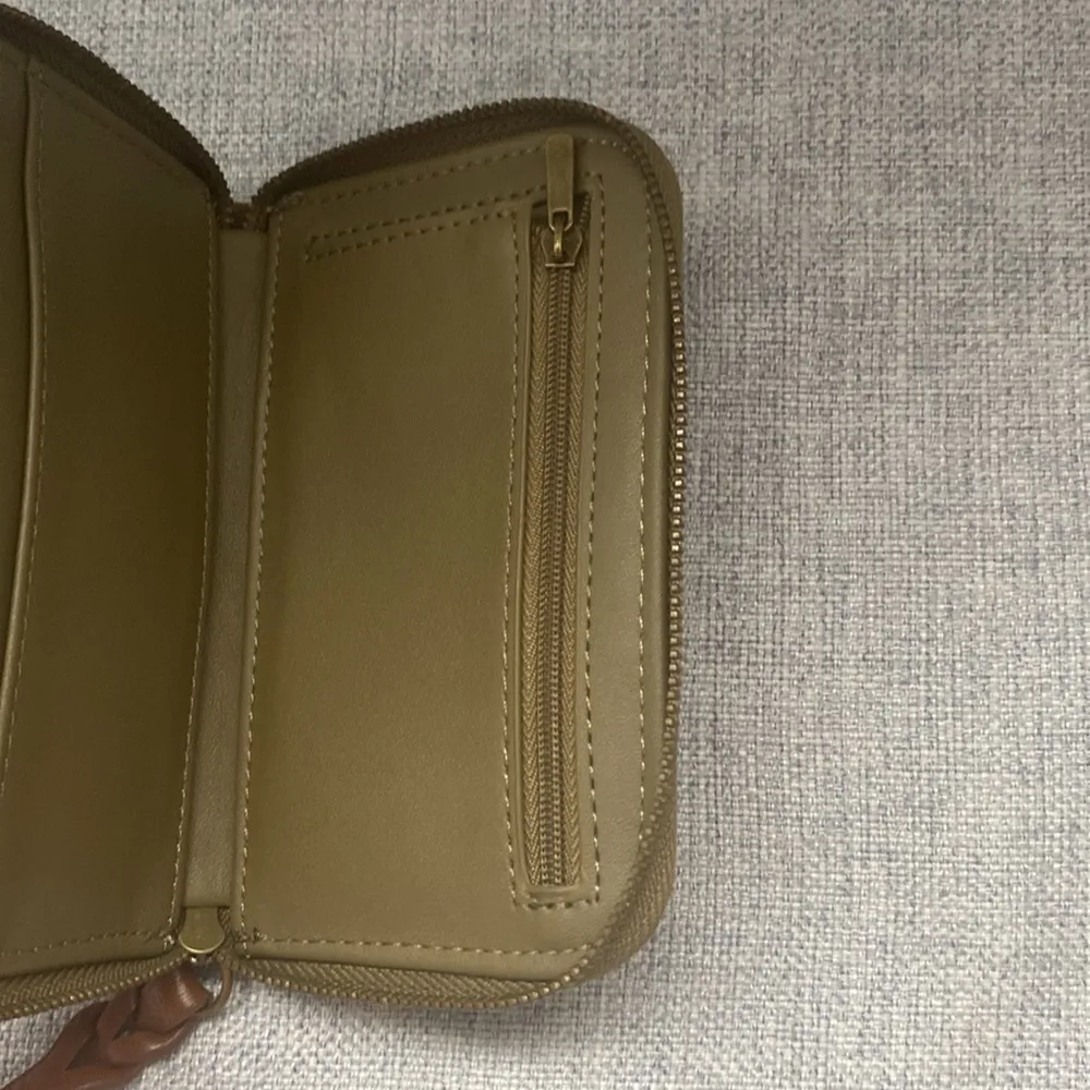 Universal Thread Green Wallet - Image 5