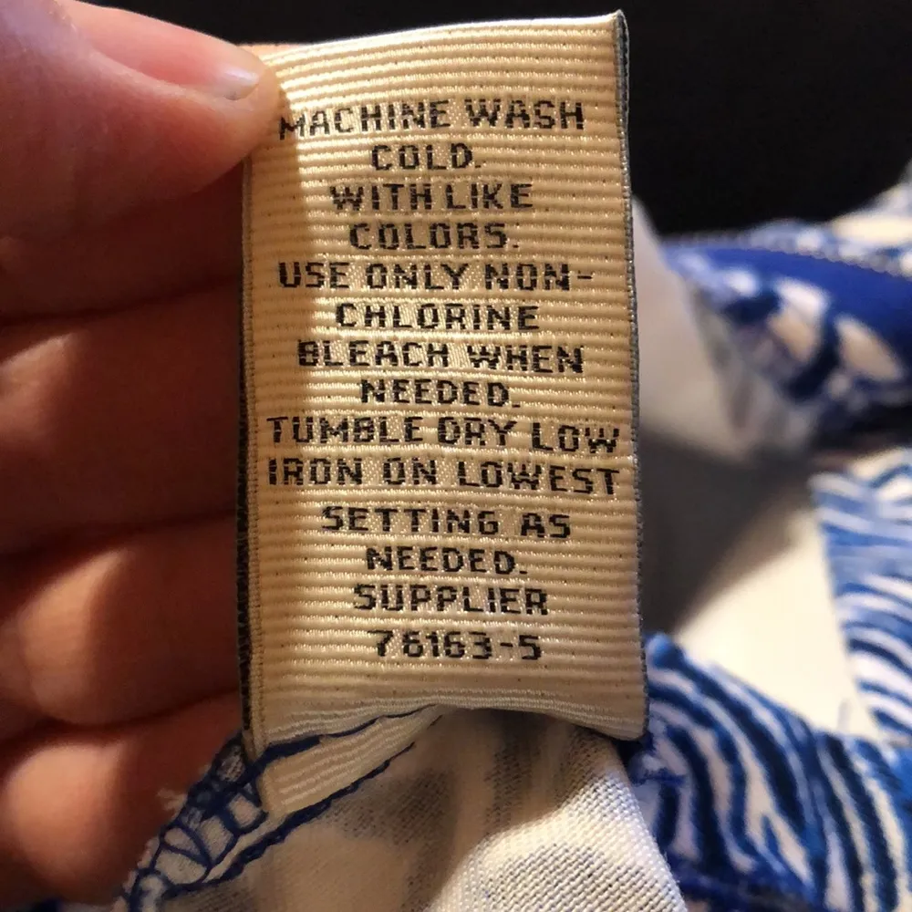 Stylus royal blue, navy, & white wave pattern shorts. Size 2 Blue - Image 5