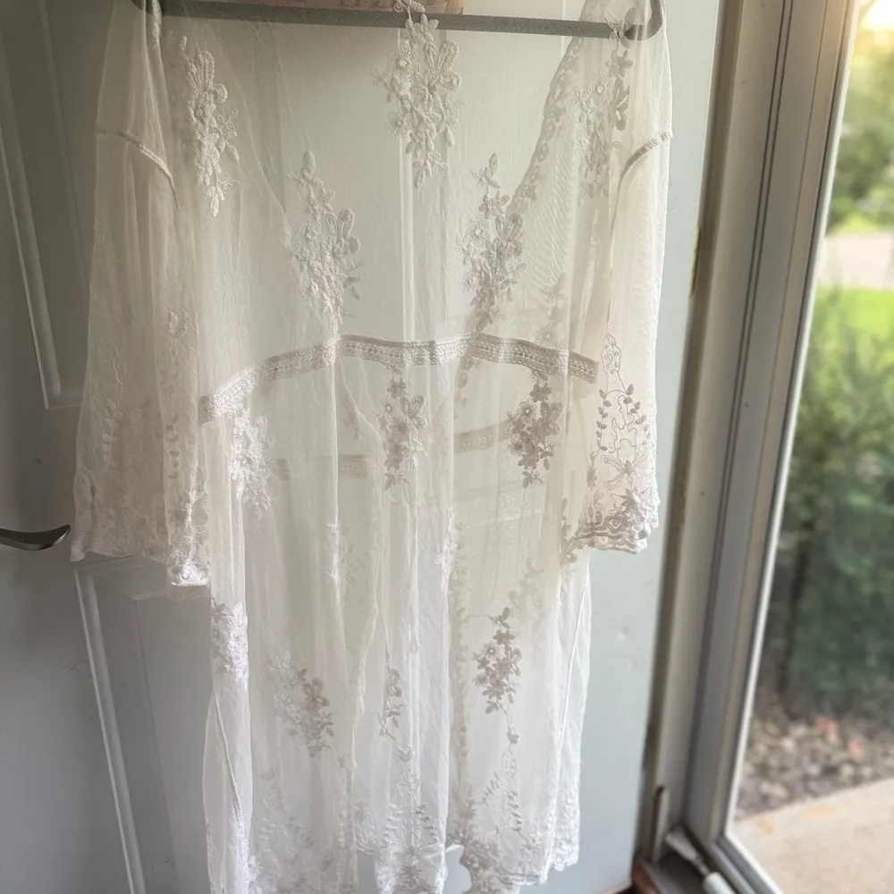 Elegant White Lace Robe/Kimono Size M - Image 5