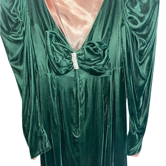 Vintage Forest Green Velvet Rhinestone Backless Bow dress
40s 80s fall holiday Size XS - Image 4
