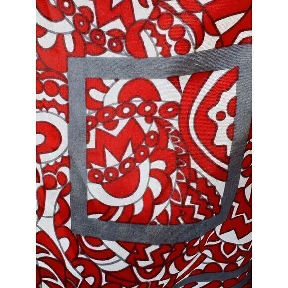 Vintage Scarf Red White Gray Pattern 21x21 In Great Condition Made In Italy - Image 2