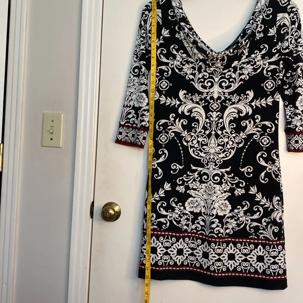 White House black market size small-black white large floral print - Image 4