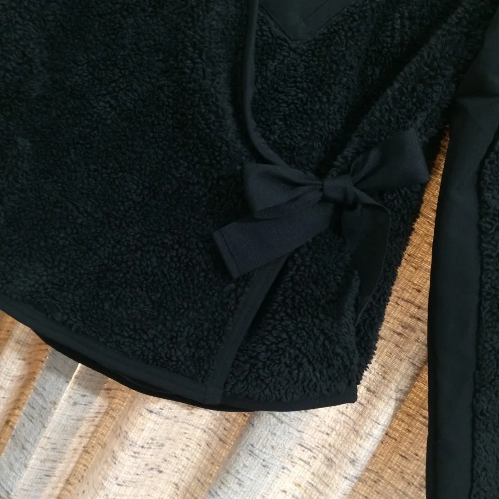 Nike  Women’s Long Sleeve Sherpa Training Wrap Sweatshirt Jacket - Image 3