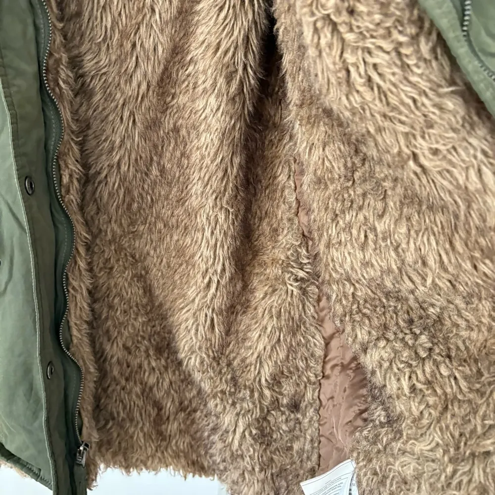 Hollister Green Utility Jacket with Faux Fur Hood - Image 6
