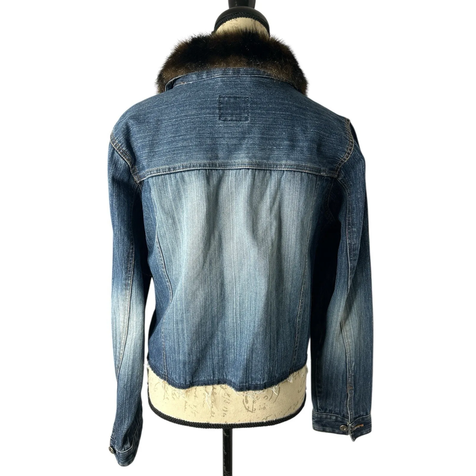 Route 66 Lightly Distressed Denim Jacket Womens L Blue Faux Fur Collar & Raw Hem - Image 3