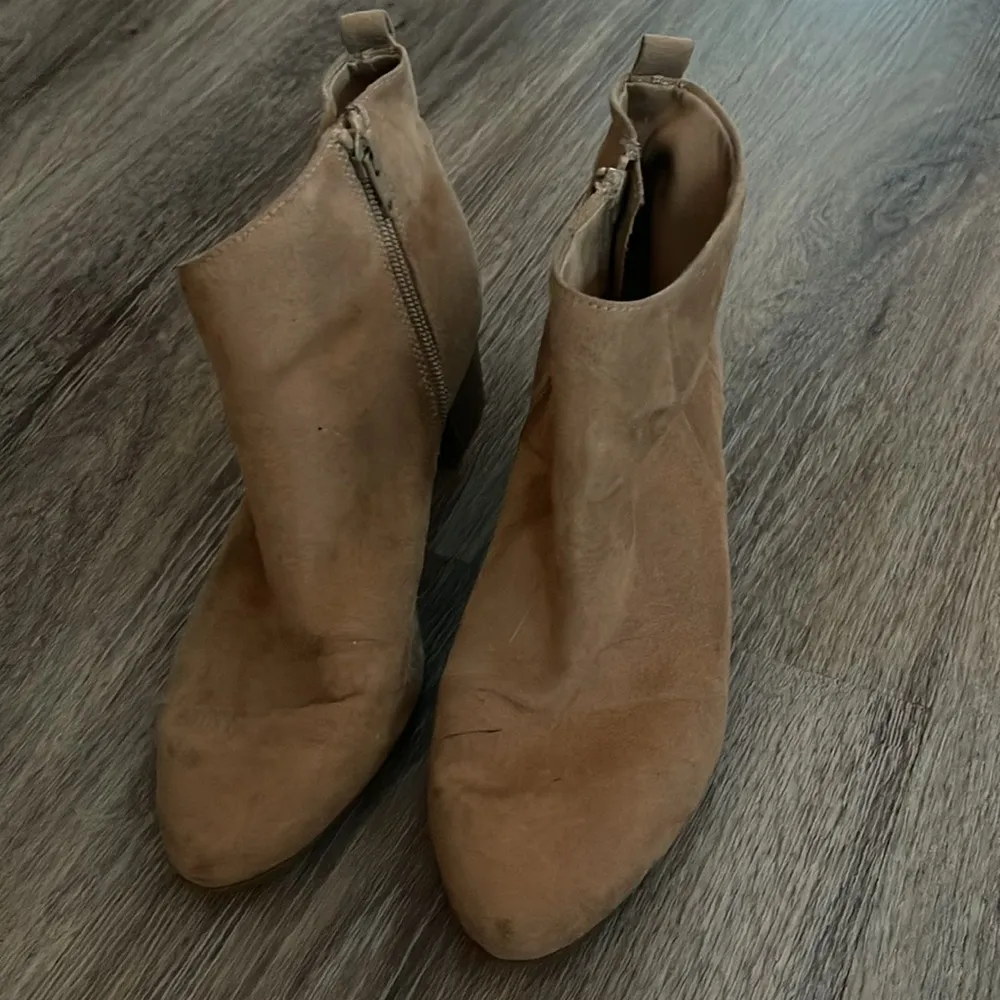 Old Navy Heeled Ankle Boots Size 6 - Image 10