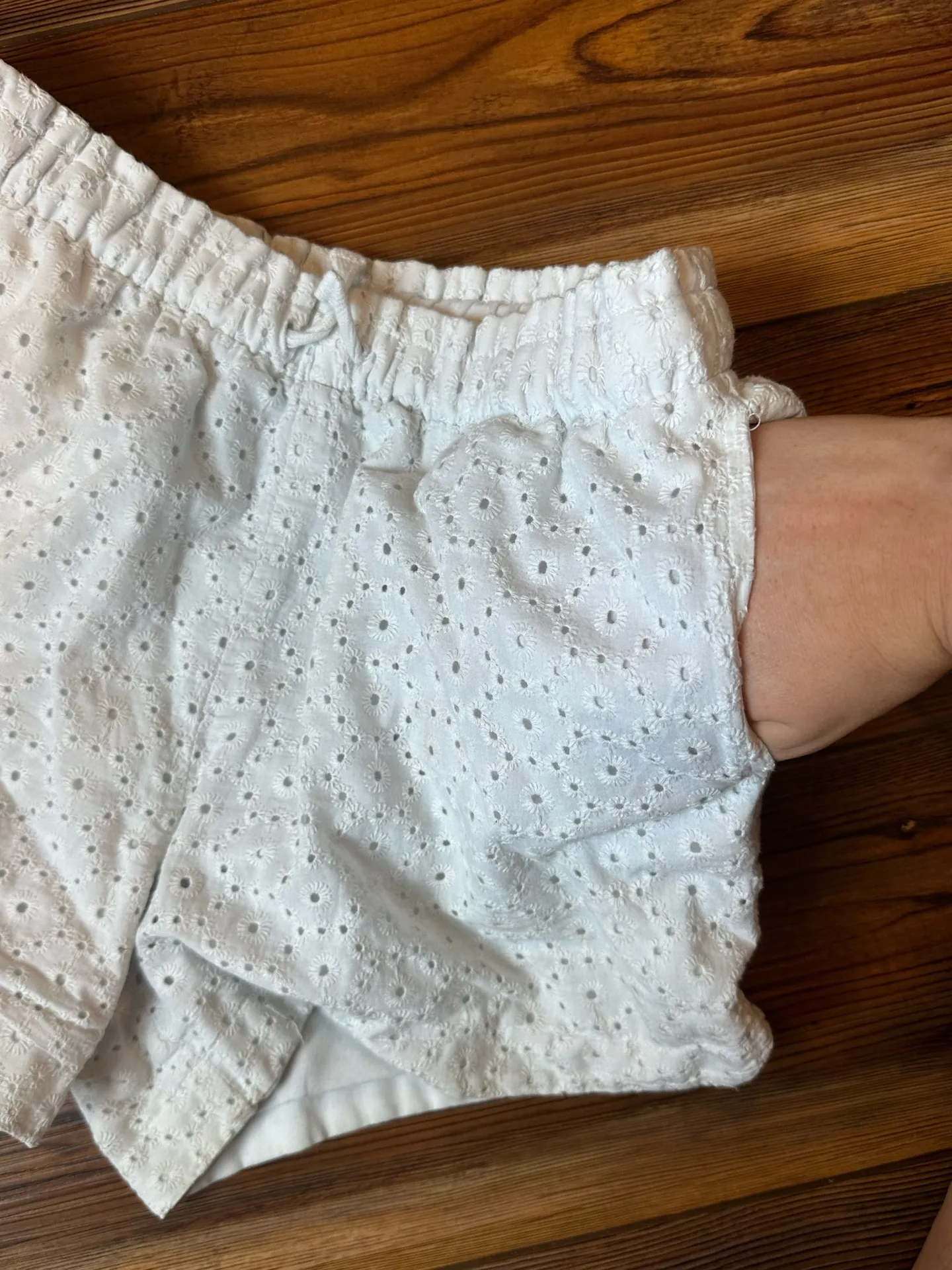 White flower shorts - Image 5