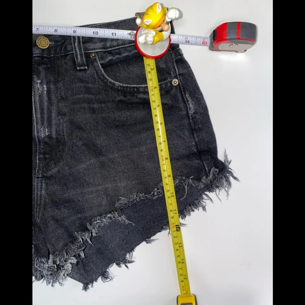 BDG Urban Outfitters Women's Black Shorts Size 28 - Image 5