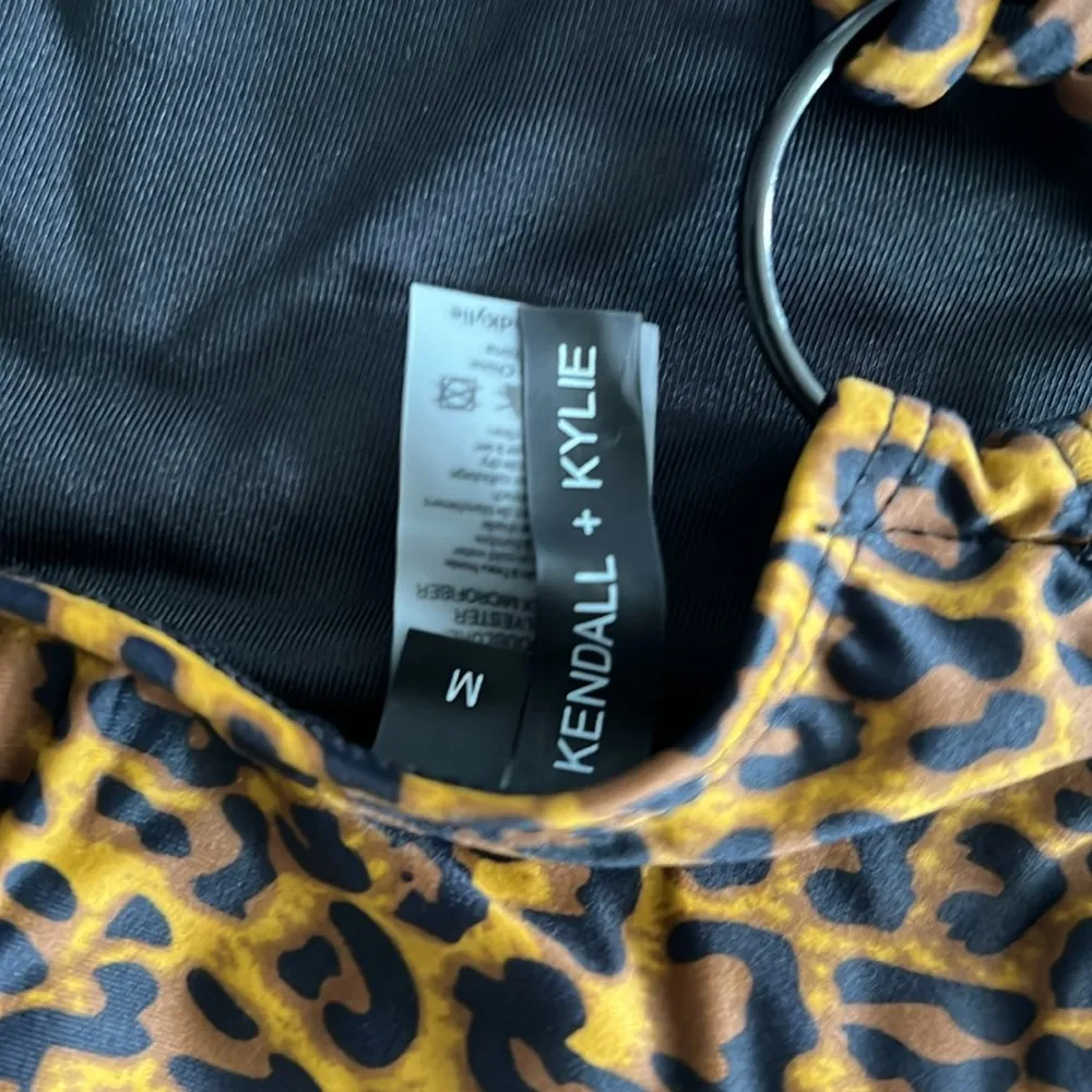 Kendall + Kylie Ring Back V-Neck One Piece Swimsuit Size M, New w/Tag $120 - Image 8