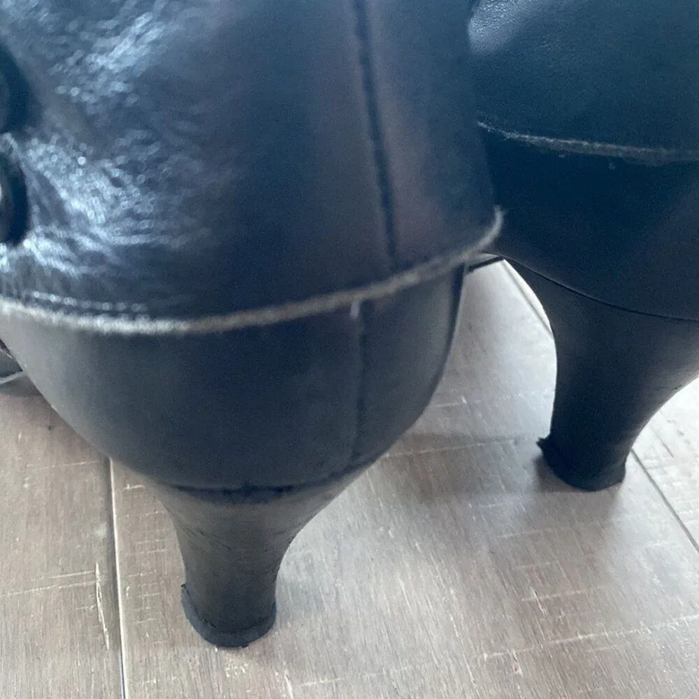 SOFFT CUFFED LOW LEATHER BOOTIE SIZE 6.5 BLACK BUTTON ACCENTS HEELED BOOT - Image 6