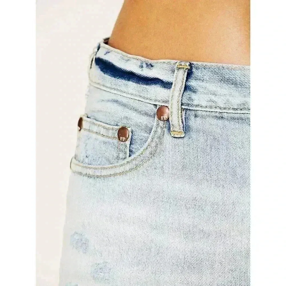 Free People Lacey Cutoff Daisy Wash Distressed Denim Shorts Size 26 Boho - Image 3